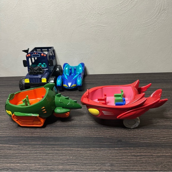 PJ Masks Vehicles and Figures Lot of 11 - Picture 4 of 10